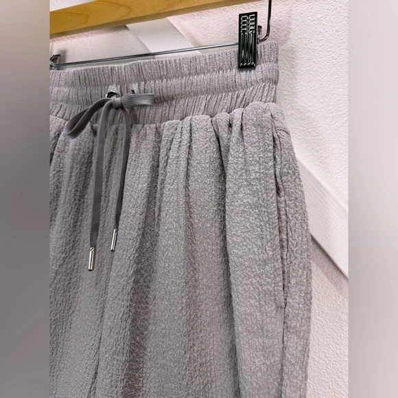 Maniere De Voir Men’s Seersucker Shorts Grey Size Medium - Picture 2 of 9